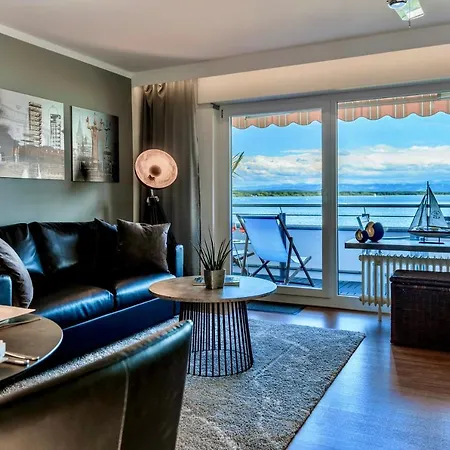 شقة Auszeit Lakeside Mit Privatstrand فريدريشسهافن